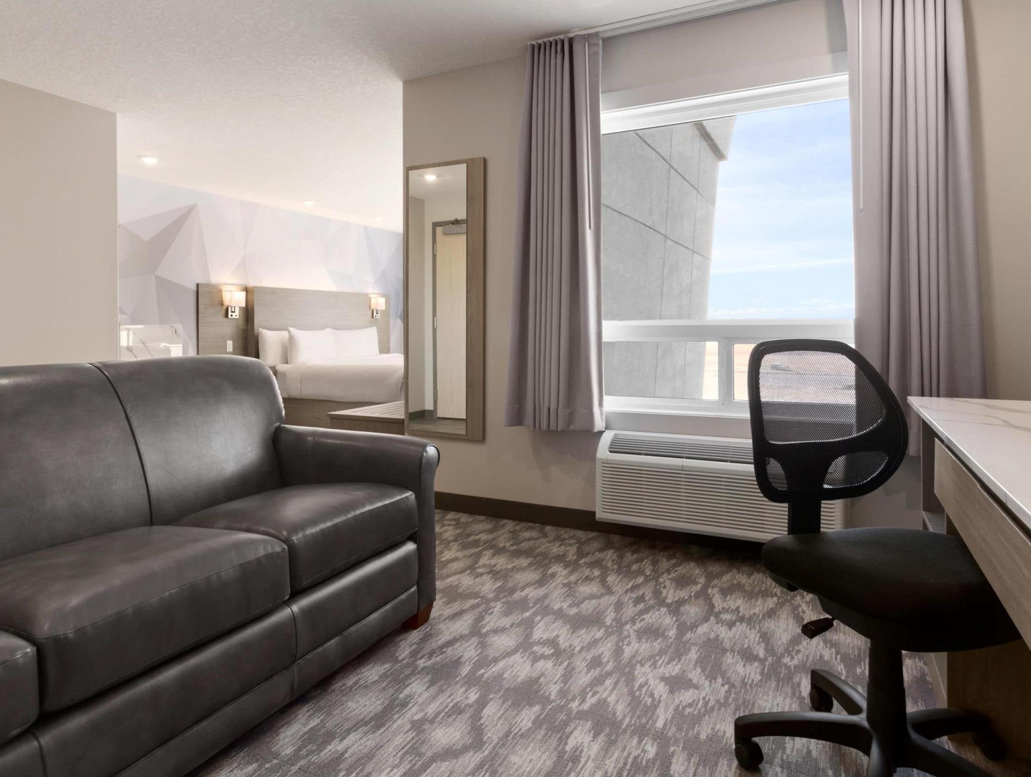 Days Inn By Wyndham Calgary North Balzac Exterior foto